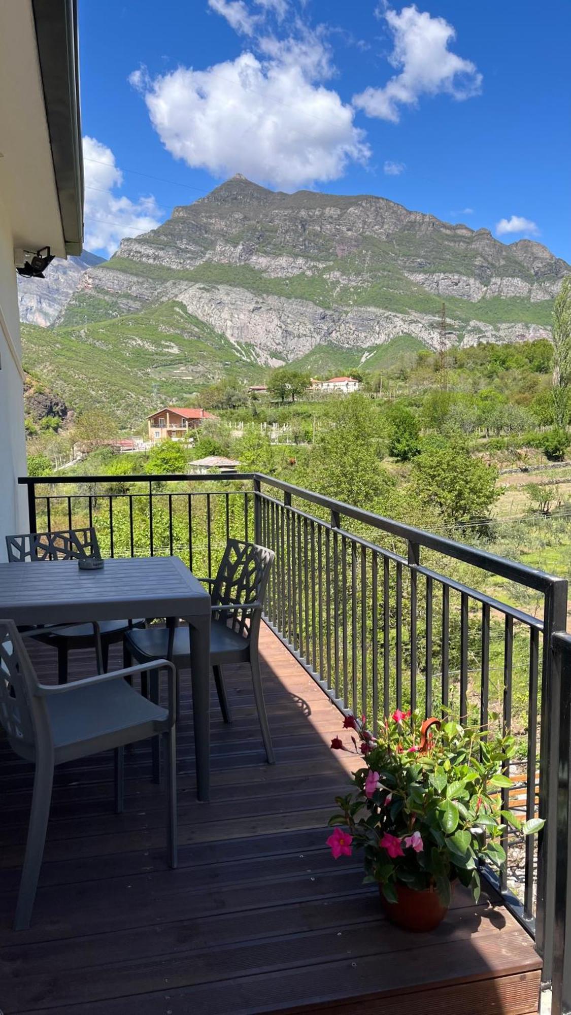 Hotel Davids Koman Buitenkant foto